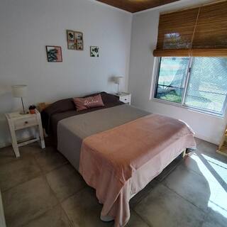 Dormitorio principal de una casa privada
